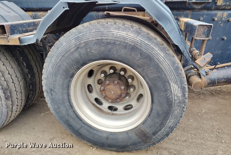 image for item EH0234 2005 Peterbilt 335  roll-off container truck