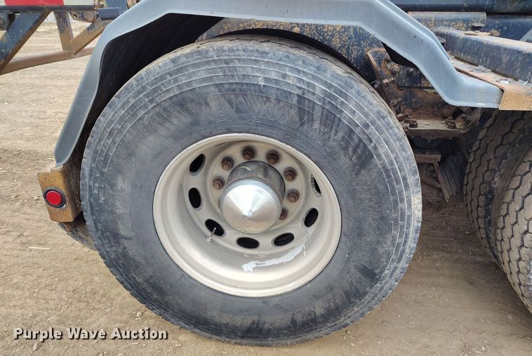 image for item EH0234 2005 Peterbilt 335  roll-off container truck