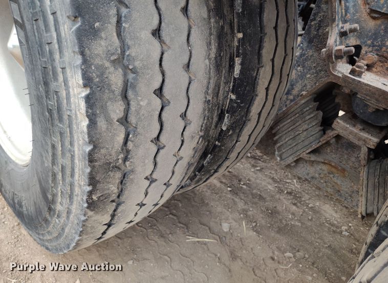 image for item EH0234 2005 Peterbilt 335  roll-off container truck