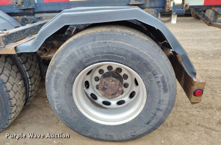 image for item EH0234 2005 Peterbilt 335  roll-off container truck