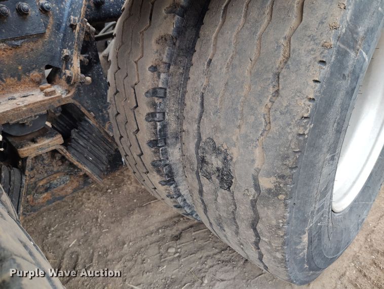 image for item EH0234 2005 Peterbilt 335  roll-off container truck