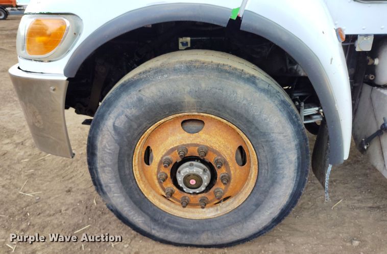 image for item EH0234 2005 Peterbilt 335  roll-off container truck