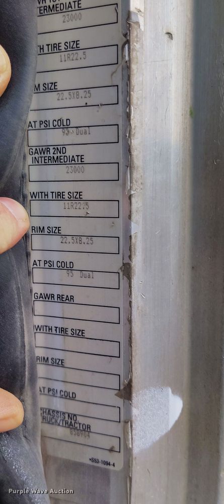 image for item EH0234 2005 Peterbilt 335  roll-off container truck