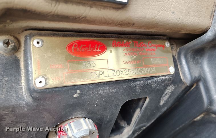 image for item EH0234 2005 Peterbilt 335  roll-off container truck