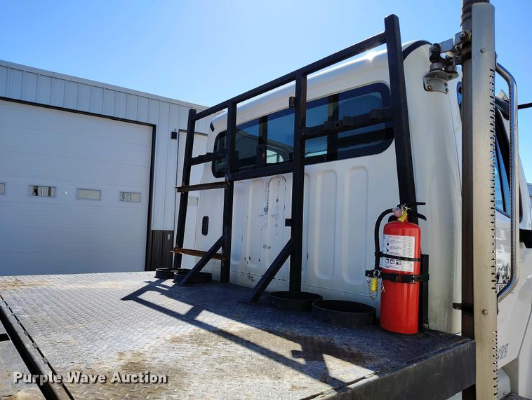 image for item EH0275 2011 Freightliner Business Class M2 flatbed truck