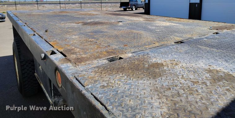 image for item EH0275 2011 Freightliner Business Class M2 flatbed truck