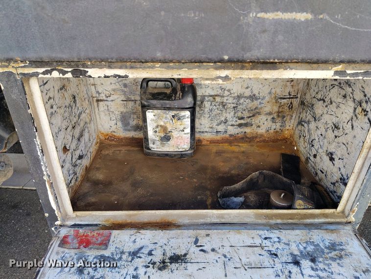 image for item EH0275 2011 Freightliner Business Class M2 flatbed truck