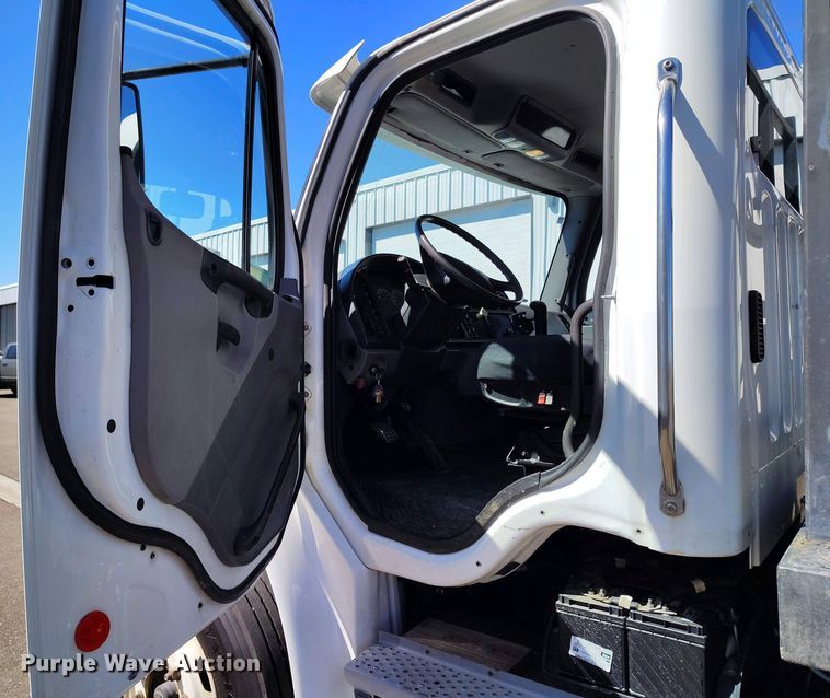 image for item EH0275 2011 Freightliner Business Class M2 flatbed truck