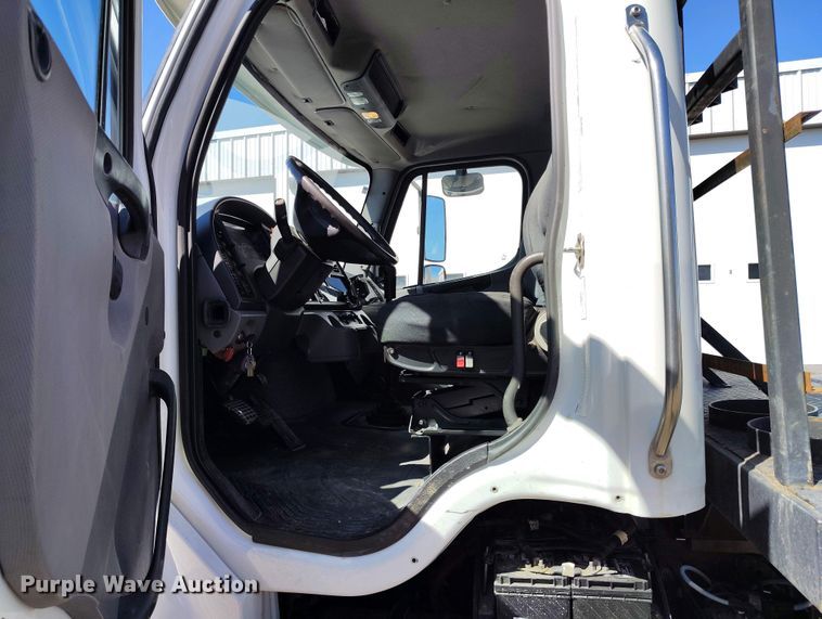 image for item EH0275 2011 Freightliner Business Class M2 flatbed truck