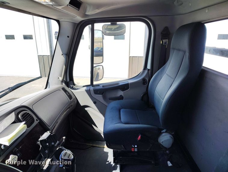 image for item EH0275 2011 Freightliner Business Class M2 flatbed truck