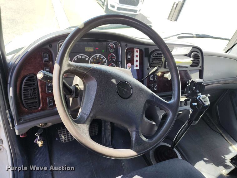 image for item EH0275 2011 Freightliner Business Class M2 flatbed truck