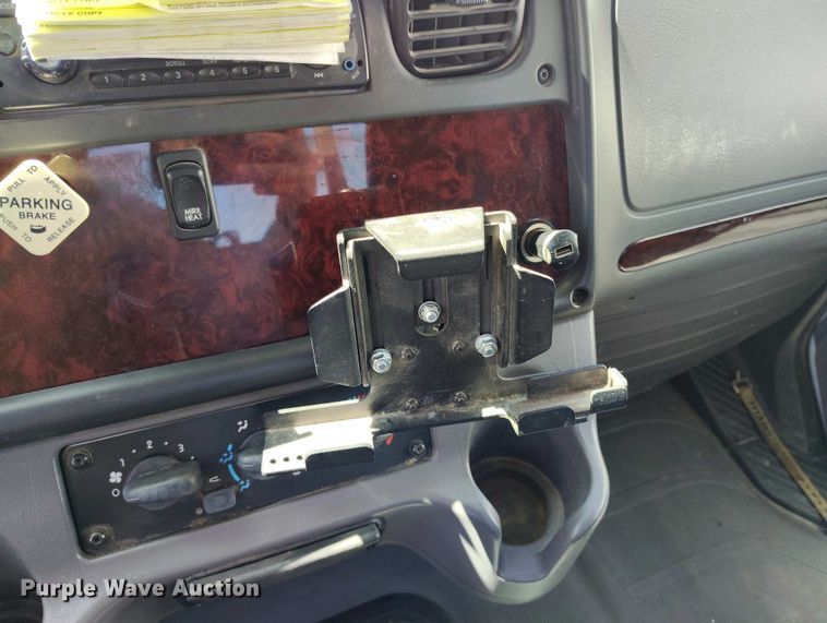 image for item EH0275 2011 Freightliner Business Class M2 flatbed truck