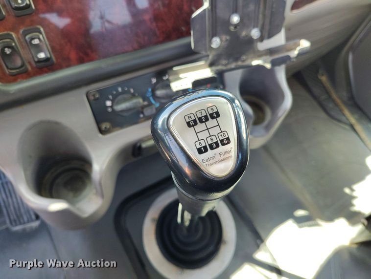 image for item EH0275 2011 Freightliner Business Class M2 flatbed truck