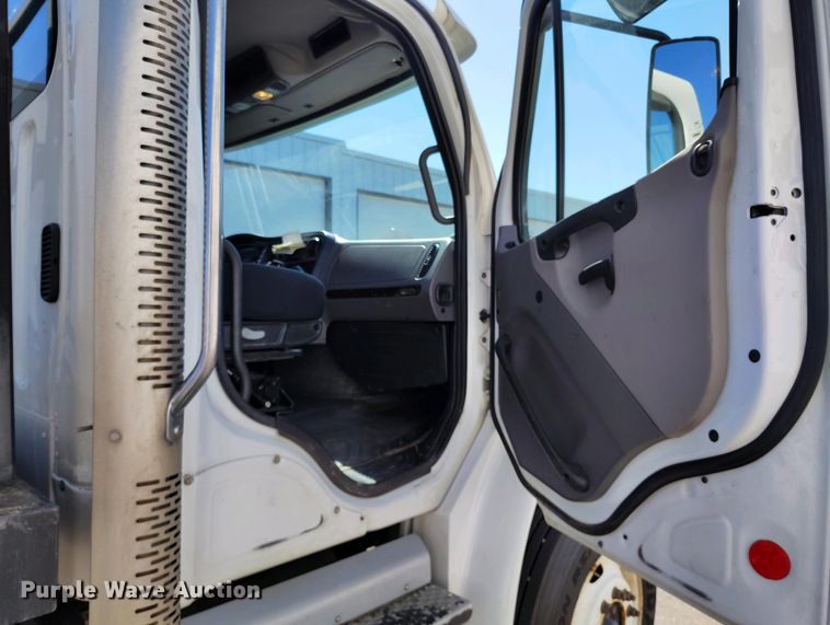 image for item EH0275 2011 Freightliner Business Class M2 flatbed truck