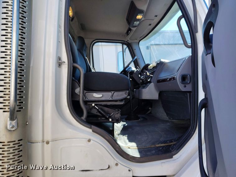 image for item EH0275 2011 Freightliner Business Class M2 flatbed truck