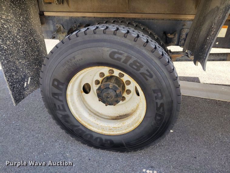 image for item EH0275 2011 Freightliner Business Class M2 flatbed truck