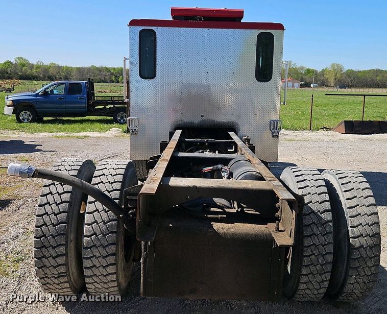 image for item EI8951 2006 HME 4465 900 cab and chassis