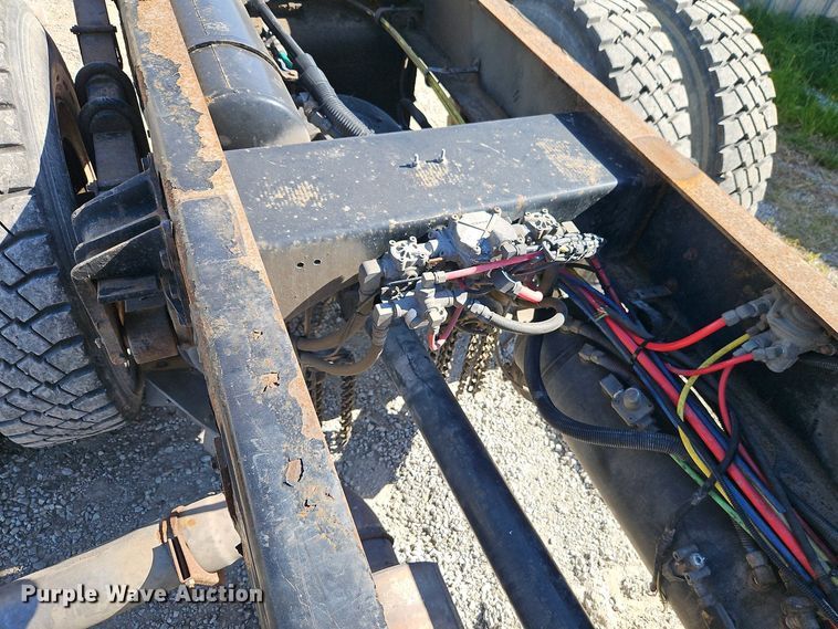 image for item EI8951 2006 HME 4465 900 cab and chassis