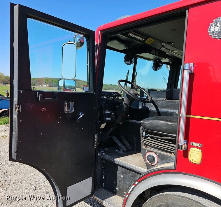 image for item EI8951 2006 HME 4465 900 cab and chassis