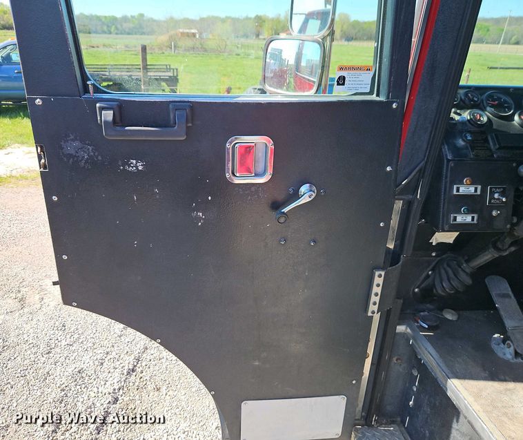 image for item EI8951 2006 HME 4465 900 cab and chassis