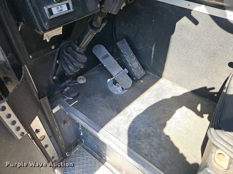 image for item EI8951 2006 HME 4465 900 cab and chassis