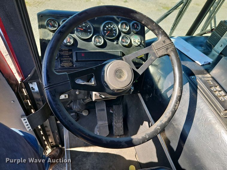 image for item EI8951 2006 HME 4465 900 cab and chassis