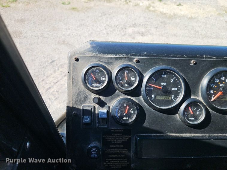 image for item EI8951 2006 HME 4465 900 cab and chassis