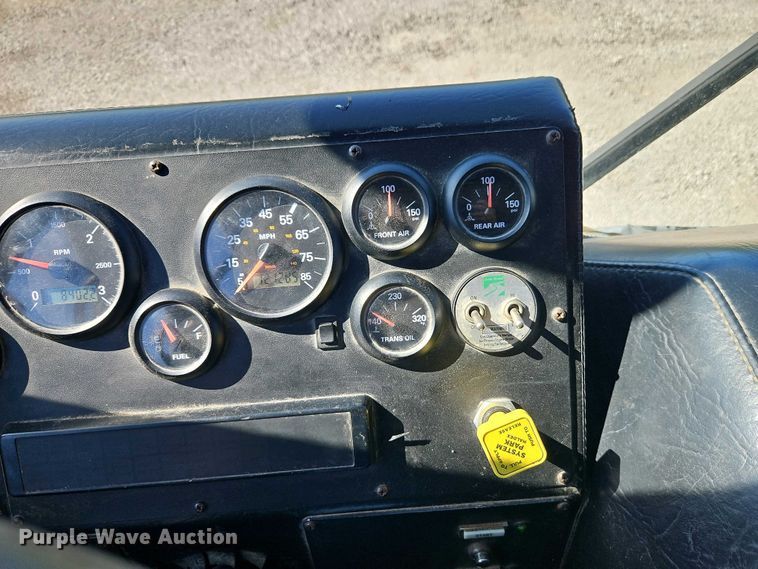 image for item EI8951 2006 HME 4465 900 cab and chassis