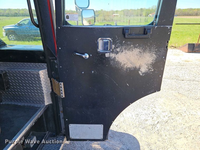 image for item EI8951 2006 HME 4465 900 cab and chassis