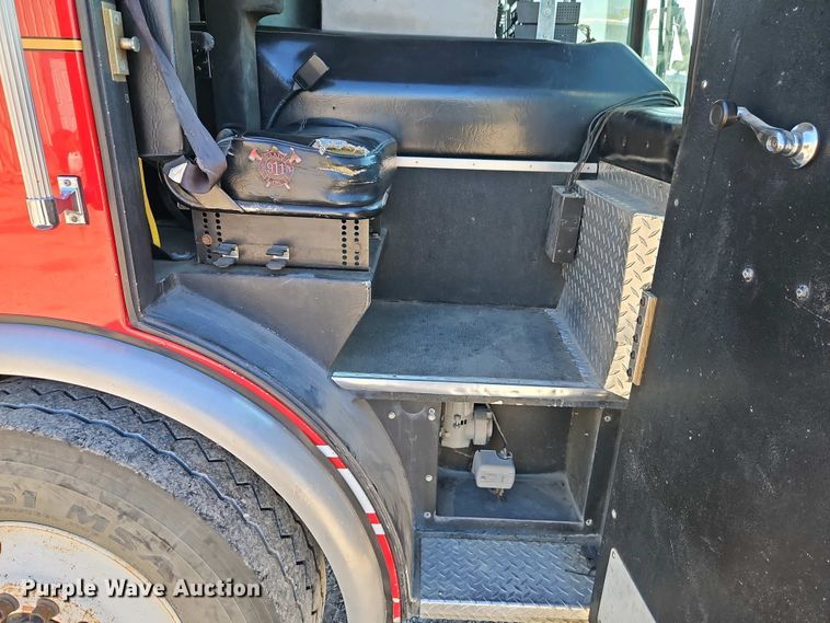 image for item EI8951 2006 HME 4465 900 cab and chassis