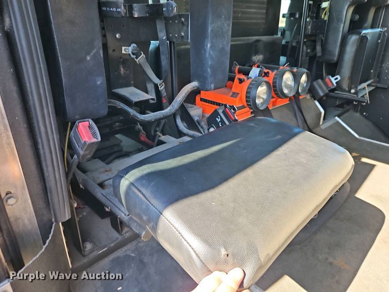 image for item EI8951 2006 HME 4465 900 cab and chassis