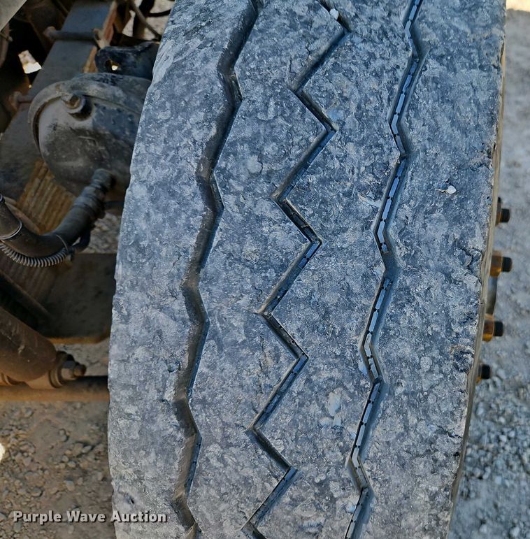 image for item EI8951 2006 HME 4465 900 cab and chassis