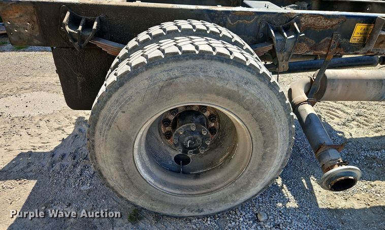 image for item EI8951 2006 HME 4465 900 cab and chassis