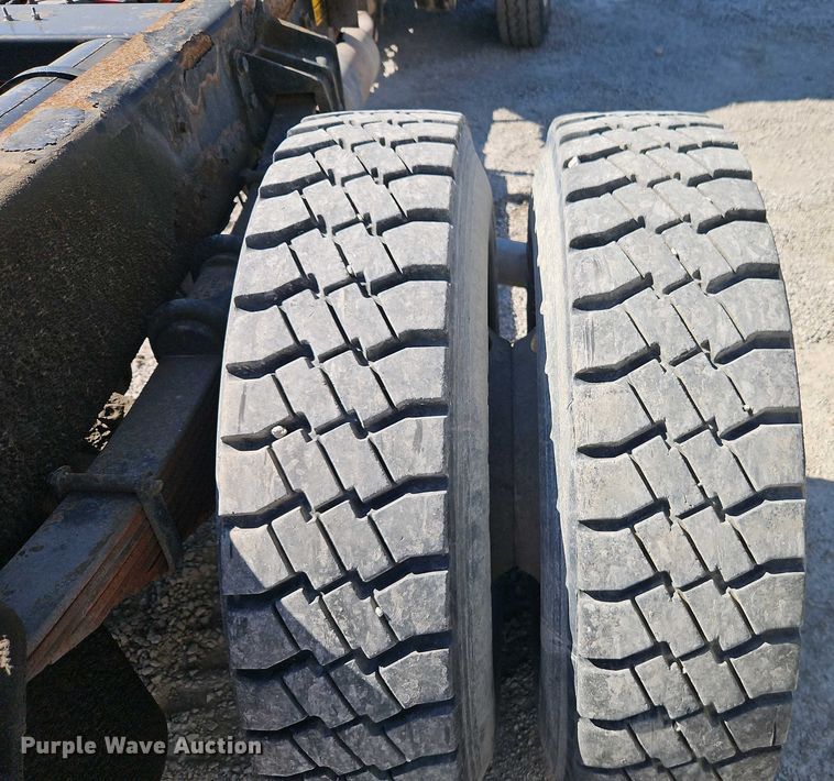 image for item EI8951 2006 HME 4465 900 cab and chassis