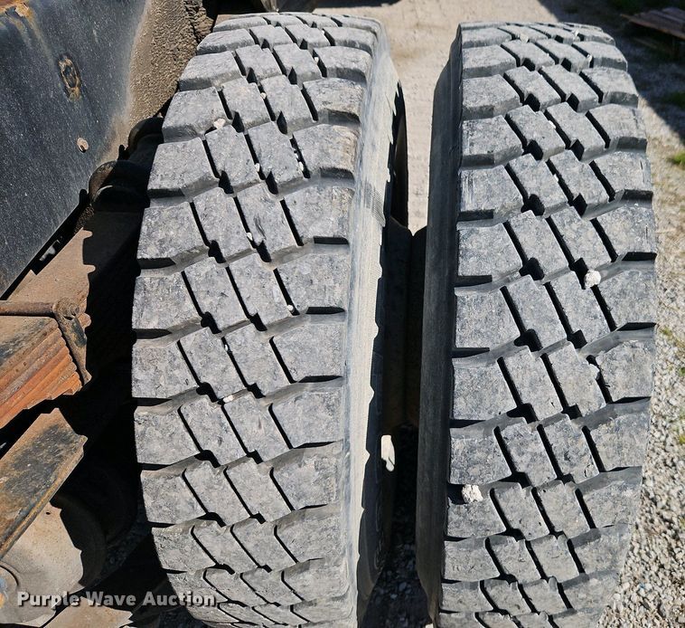 image for item EI8951 2006 HME 4465 900 cab and chassis