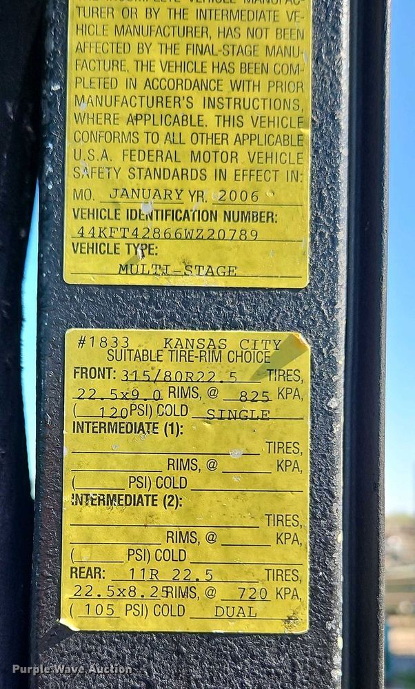 image for item EI8951 2006 HME 4465 900 cab and chassis