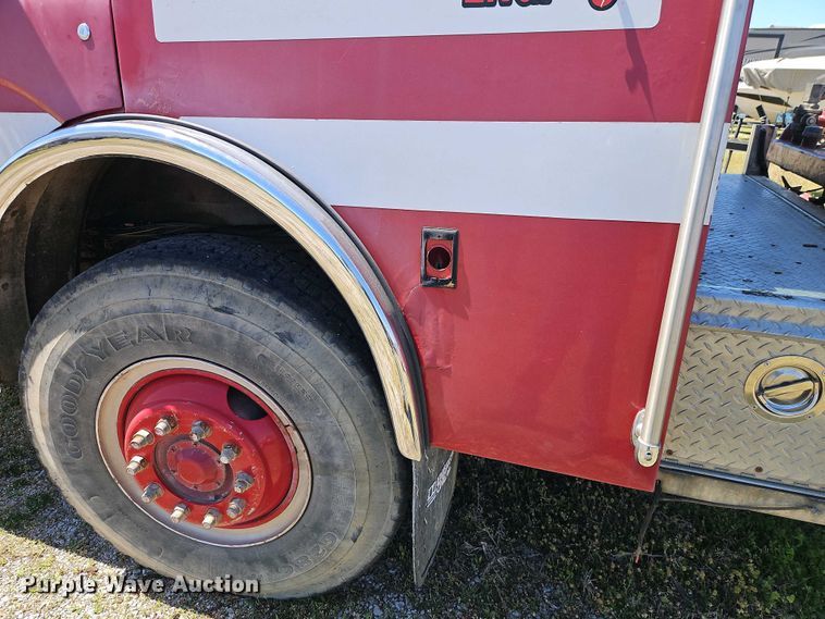 image for item EI8958 1980 Ford 8000 Custom Cab truck cab and chassis