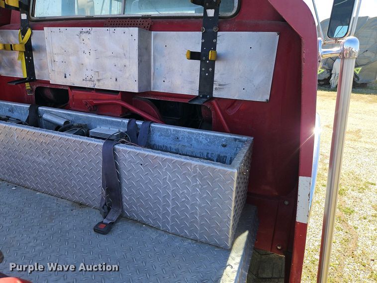 image for item EI8958 1980 Ford 8000 Custom Cab truck cab and chassis