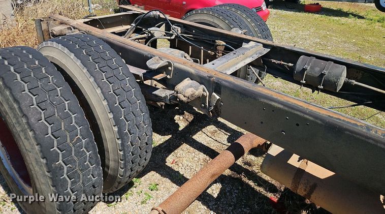 image for item EI8958 1980 Ford 8000 Custom Cab truck cab and chassis