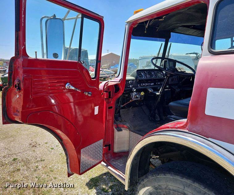 image for item EI8958 1980 Ford 8000 Custom Cab truck cab and chassis