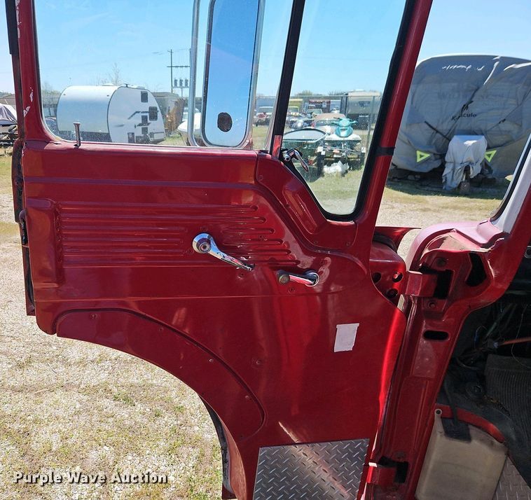 image for item EI8958 1980 Ford 8000 Custom Cab truck cab and chassis