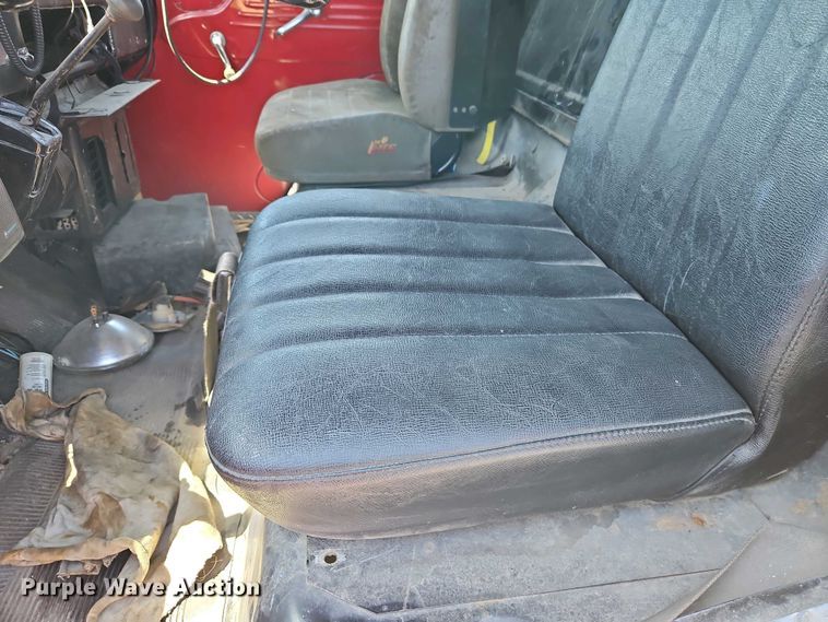 image for item EI8958 1980 Ford 8000 Custom Cab truck cab and chassis