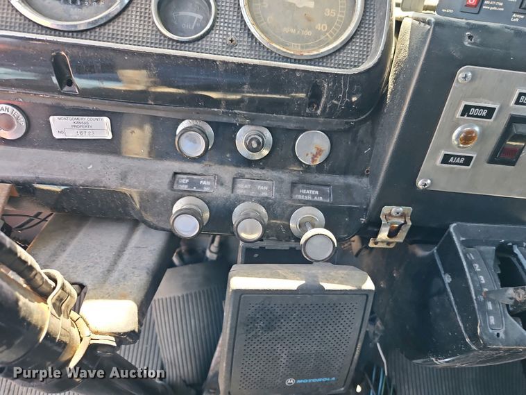 image for item EI8958 1980 Ford 8000 Custom Cab truck cab and chassis