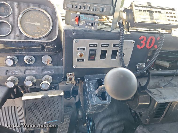 image for item EI8958 1980 Ford 8000 Custom Cab truck cab and chassis