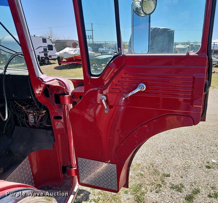 image for item EI8958 1980 Ford 8000 Custom Cab truck cab and chassis