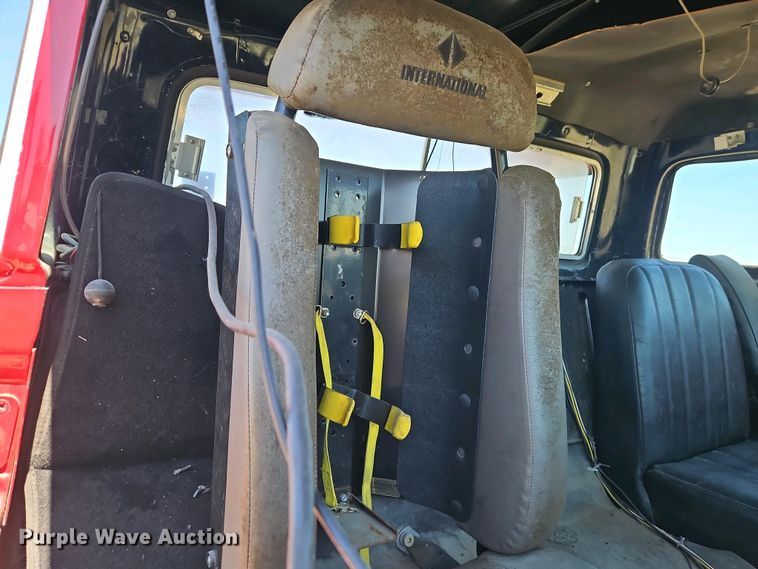 image for item EI8958 1980 Ford 8000 Custom Cab truck cab and chassis