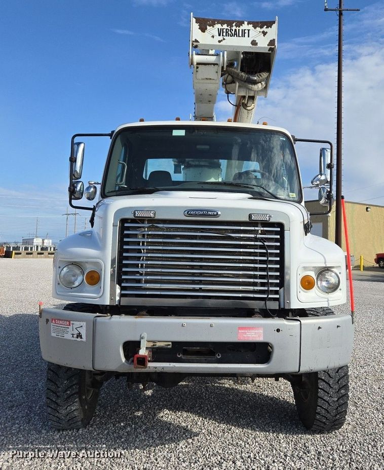 image for item EJ7421 2007 Freightliner Business Class M2 bucket truck