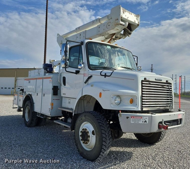 image for item EJ7421 2007 Freightliner Business Class M2 bucket truck