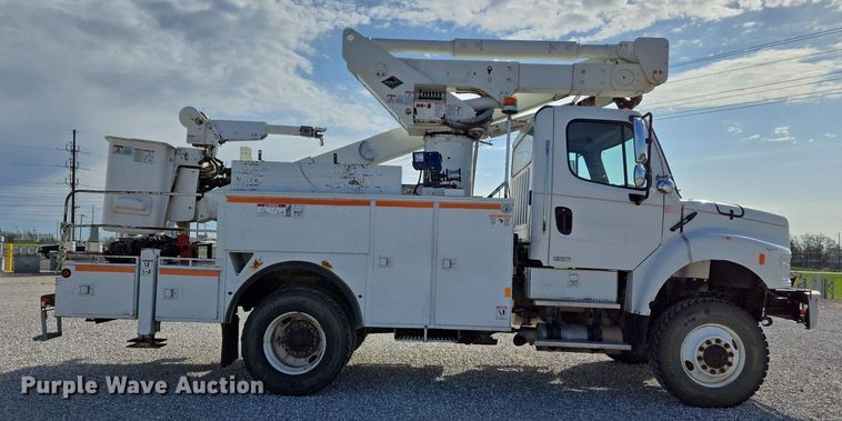 image for item EJ7421 2007 Freightliner Business Class M2 bucket truck