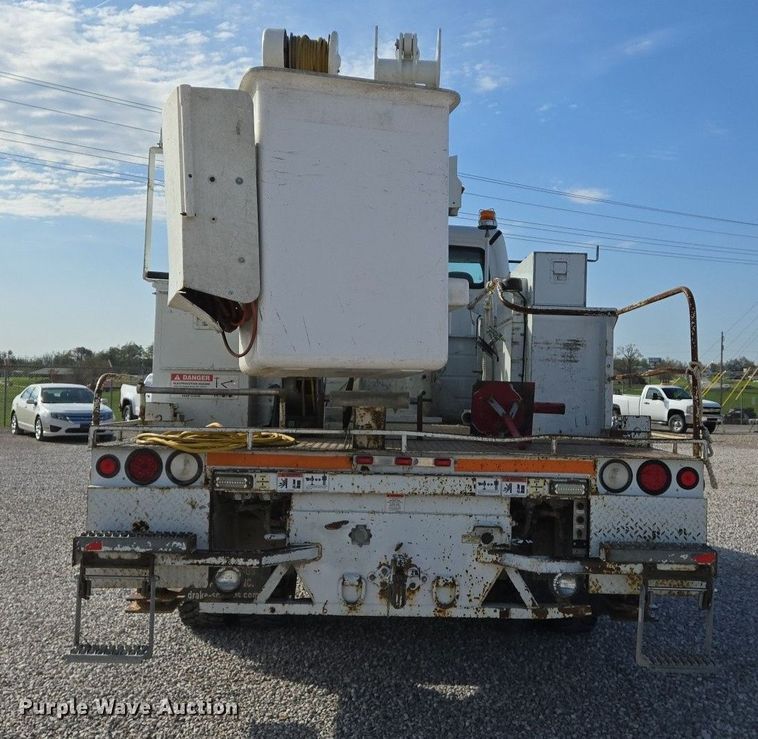 image for item EJ7421 2007 Freightliner Business Class M2 bucket truck